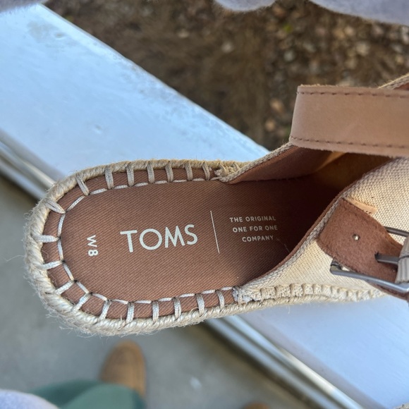 NWT Toms Wedge Sandals - Size 8 - Picture 3 of 9